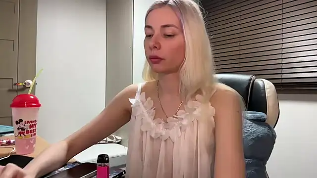 yunasuka online show from January 2025 12:09:01 PM