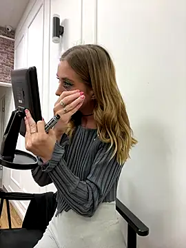 KiraMyers online show from September 2025 04:39:02 AM