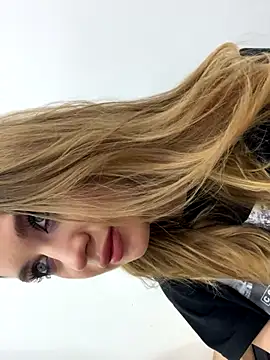 KiraMyers online show from October 2025 04:45:02 AM