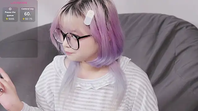 Snapshot of Yu_UwU_ chatting on October 2025 01:53:02 PM Yu UwU online show from October 2025 01:53:02 PM