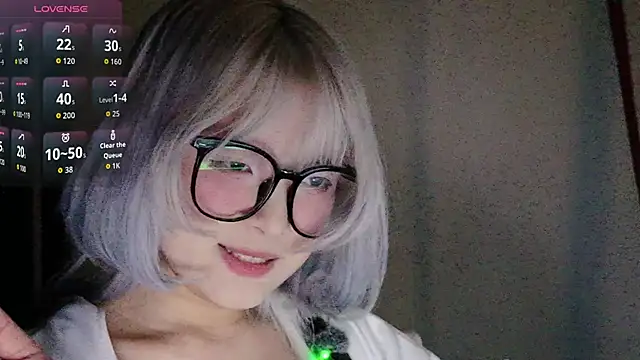 Snapshot of Yu_UwU_ chatting on October 2025 01:23:04 PM Yu UwU online show from October 2025 01:23:04 PM