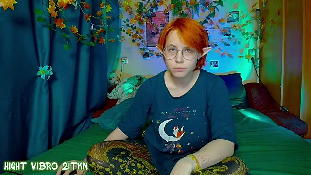 TrickyKitsune online show from November 2025 01:45:01 PM