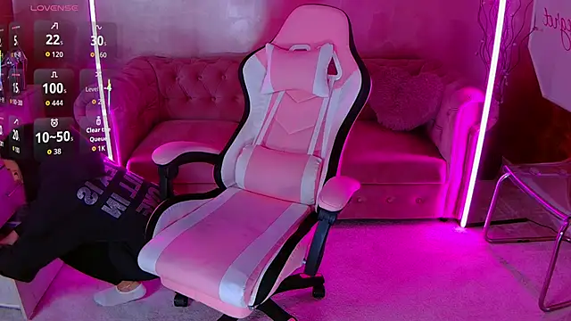 Snapshot of evanew_ chatting on October 2025 04:25:02 PM evanew online show from October 2025 04:25:02 PM