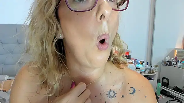 Snapshot of 1royalpussy chatting on December 2024 12:45:01 PM 1royalpussy online show from December 2024 12:45:01 PM