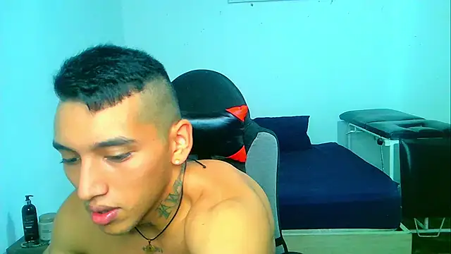 Snapshot of David_Adams2003 chatting on January 2025 02:04:01 PM David Adams2003 online show from January 2025 02:04:01 PM