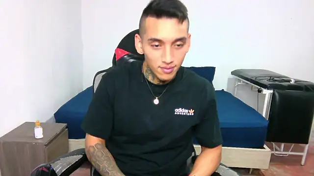 Snapshot of David_Adams2003 chatting on January 2025 03:08:02 PM David Adams2003 online show from January 2025 03:08:02 PM