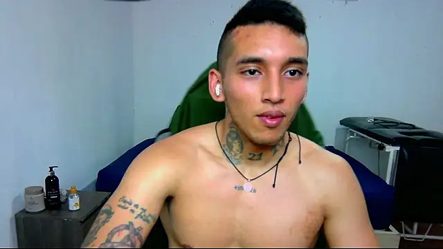 Snapshot of David_Adams2003 chatting on January 2025 05:42:02 PM David Adams2003 online show from January 2025 05:42:02 PM