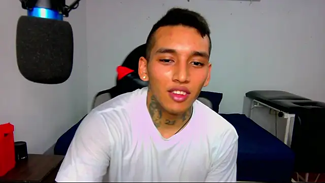 Snapshot of David_Adams2003 chatting on January 2025 09:42:02 PM David Adams2003 online show from January 2025 09:42:02 PM