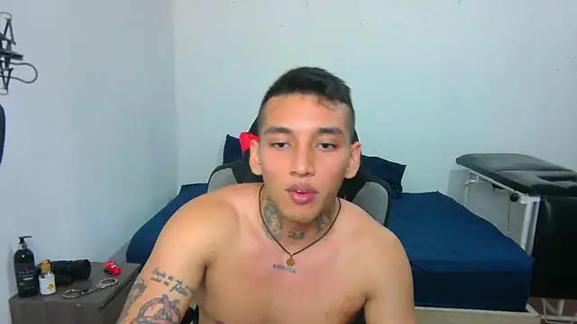 Snapshot of David_Adams2003 chatting on January 2025 02:39:01 PM David Adams2003 online show from January 2025 02:39:01 PM