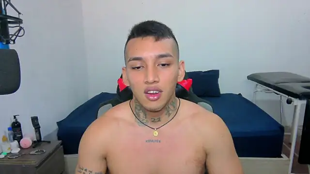 Snapshot of David_Adams2003 chatting on January 2025 01:57:02 PM David Adams2003 online show from January 2025 01:57:02 PM