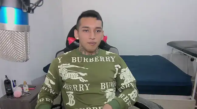 Snapshot of David_Adams2003 chatting on February 2025 02:02:01 PM David Adams2003 online show from February 2025 02:02:01 PM