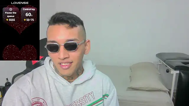 Snapshot of David_Adams2003 chatting on February 2025 01:40:02 PM David Adams2003 online show from February 2025 01:40:02 PM