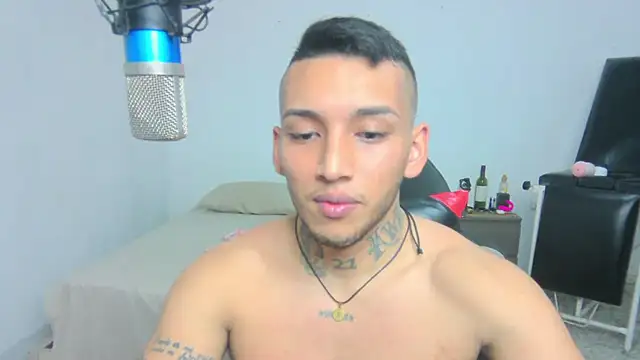 Snapshot of David_Adams2003 chatting on March 2025 03:37:02 PM David Adams2003 online show from March 2025 03:37:02 PM