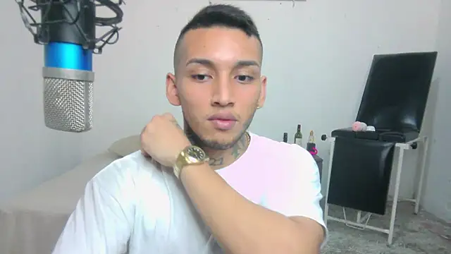 Snapshot of David_Adams2003 chatting on March 2025 02:04:02 PM David Adams2003 online show from March 2025 02:04:02 PM