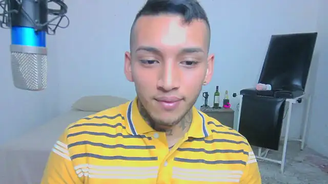 Snapshot of David_Adams2003 chatting on March 2025 02:10:02 PM David Adams2003 online show from March 2025 02:10:02 PM