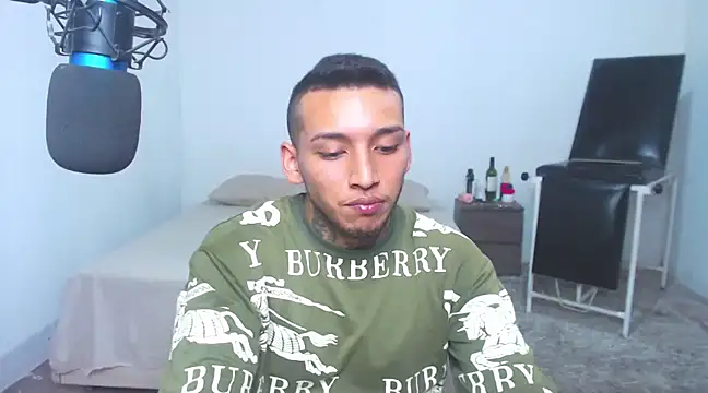 Snapshot of David_Adams2003 chatting on March 2025 04:33:02 PM David Adams2003 online show from March 2025 04:33:02 PM