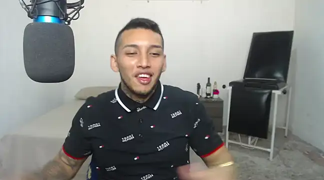 Snapshot of David_Adams2003 chatting on March 2025 01:14:01 PM David Adams2003 online show from March 2025 01:14:01 PM