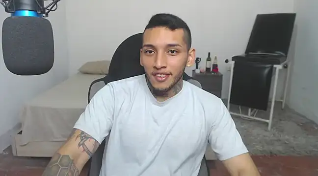 Snapshot of David_Adams2003 chatting on March 2025 01:43:02 PM David Adams2003 online show from March 2025 01:43:02 PM