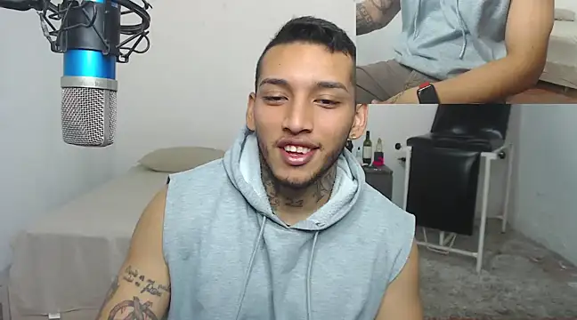 Snapshot of David_Adams2003 chatting on March 2025 02:01:02 PM David Adams2003 online show from March 2025 02:01:02 PM