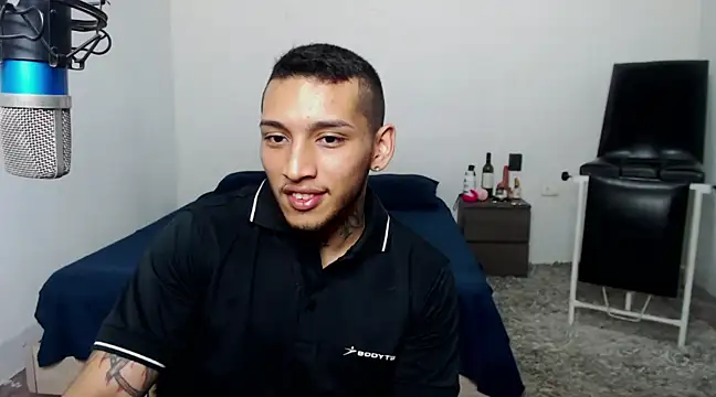 Snapshot of David_Adams2003 chatting on March 2025 02:57:01 PM David Adams2003 online show from March 2025 02:57:01 PM