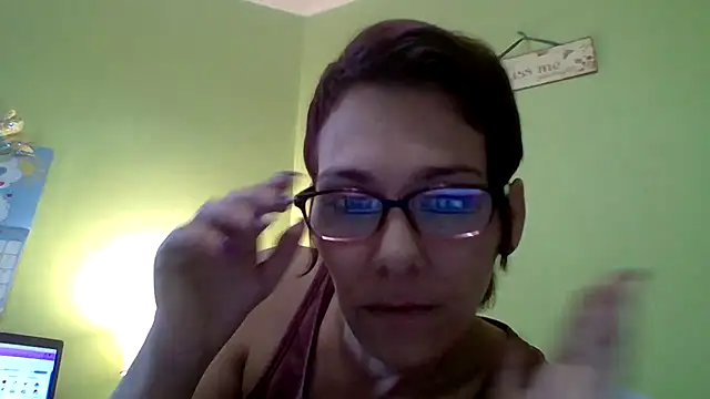 Snapshot of TheOneNOnlyHalfPint chatting on February 2025 08:42:02 PM TheOneNOnlyHalfPint online show from February 2025 08:42:02 PM