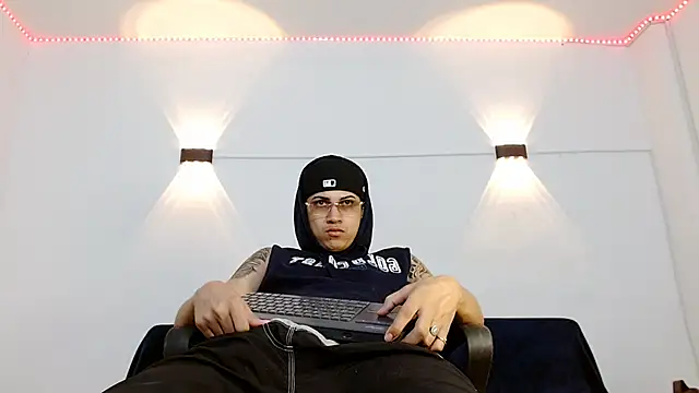 Snapshot of Br4ndxpimm chatting on October 2025 04:33:01 PM Br4ndxpimm online show from October 2025 04:33:01 PM