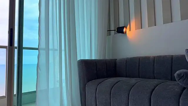 Carolyn Smith online show from September 2025 01:09:02 AM