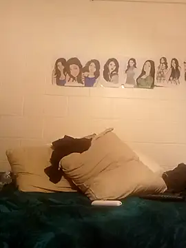 k1oudE online show from October 2025 05:16:02 AM