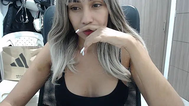 isabela oh online show from January 2025 04:36:01 AM
