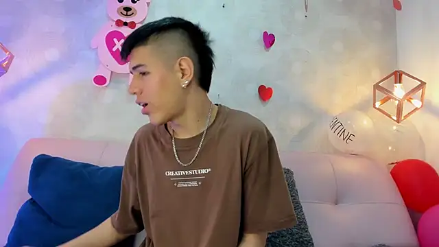 Snapshot of Angel_Khouri chatting on February 2025 03:31:02 AM Angel Khouri online show from February 2025 03:31:02 AM