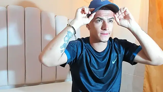 DAVID VICTORIAA online show from January 2025 12:18:01 PM