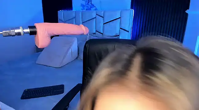 daniiphoeniixx online show from January 2025 08:04:01 PM