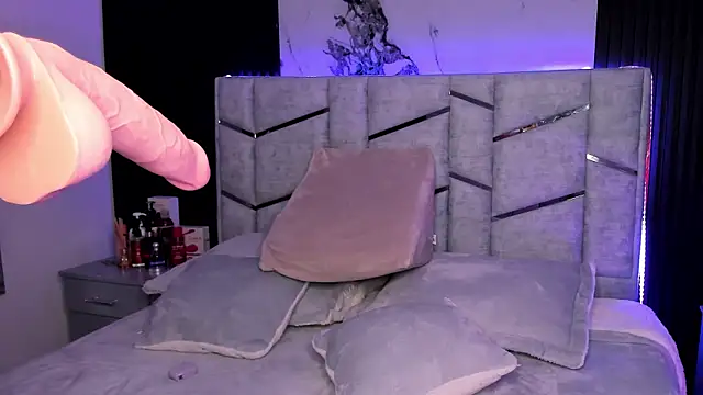 daniiphoeniixx online show from February 2025 10:02:02 AM