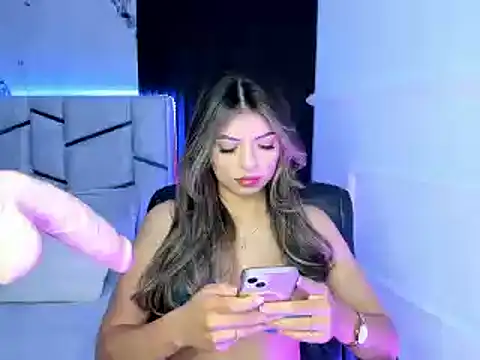 daniiphoeniixx online show from February 2025 07:06:02 PM