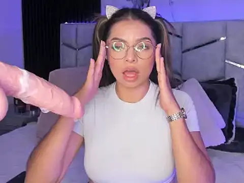 daniiphoeniixx online show from February 2025 10:33:01 PM