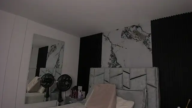 daniiphoeniixx online show from March 2025 07:28:01 PM