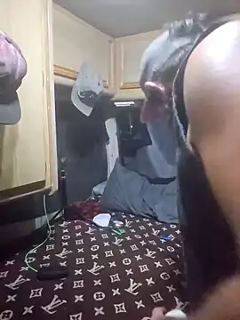 StruggleSnuggles online show from October 2025 09:18:01 AM