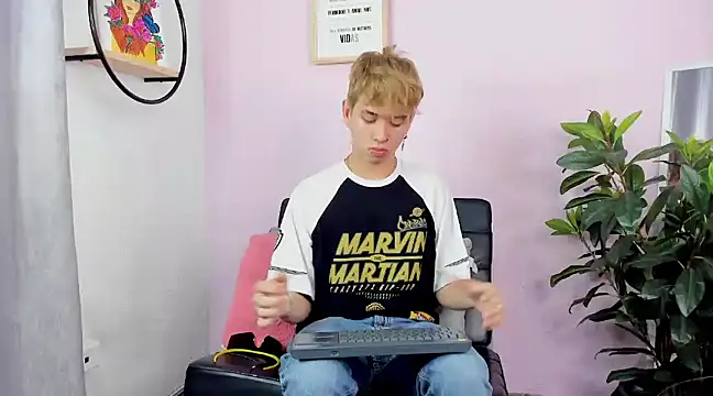 Snapshot of Brian-Ausslos chatting on January 2025 01:37:02 PM Brian-Ausslos online show from January 2025 01:37:02 PM