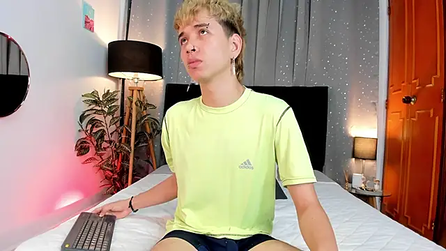 Snapshot of Brian-Ausslos chatting on February 2025 04:37:02 AM Brian-Ausslos online show from February 2025 04:37:02 AM