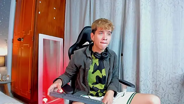 Snapshot of Brian-Ausslos chatting on February 2025 04:54:01 AM Brian-Ausslos online show from February 2025 04:54:01 AM