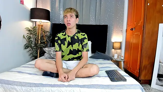 Snapshot of Brian-Ausslos chatting on February 2025 06:02:01 AM Brian-Ausslos online show from February 2025 06:02:01 AM