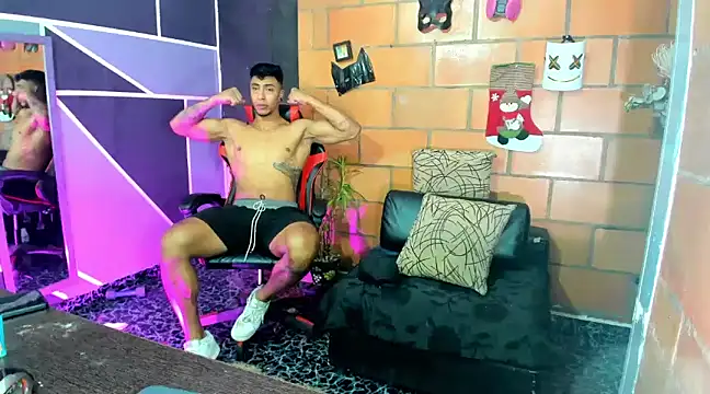 Snapshot of Adam_Valenciia chatting on January 2025 11:12:01 PM Adam Valenciia online show from January 2025 11:12:01 PM