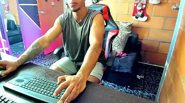 Snapshot of Adam_Valenciia chatting on January 2025 06:31:01 PM Adam Valenciia online show from January 2025 06:31:01 PM