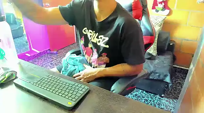 Snapshot of Adam_Valenciia chatting on January 2025 03:55:01 PM Adam Valenciia online show from January 2025 03:55:01 PM