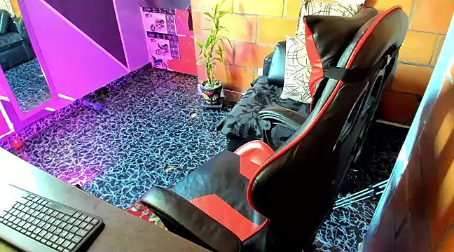 Snapshot of Adam_Valenciia chatting on January 2025 02:03:02 PM Adam Valenciia online show from January 2025 02:03:02 PM