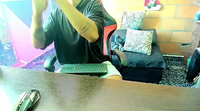 Snapshot of Adam_Valenciia chatting on January 2025 02:32:01 PM Adam Valenciia online show from January 2025 02:32:01 PM