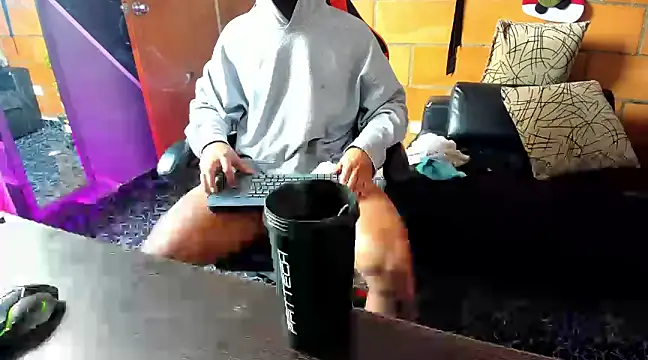 Snapshot of Adam_Valenciia chatting on February 2025 04:58:02 PM Adam Valenciia online show from February 2025 04:58:02 PM