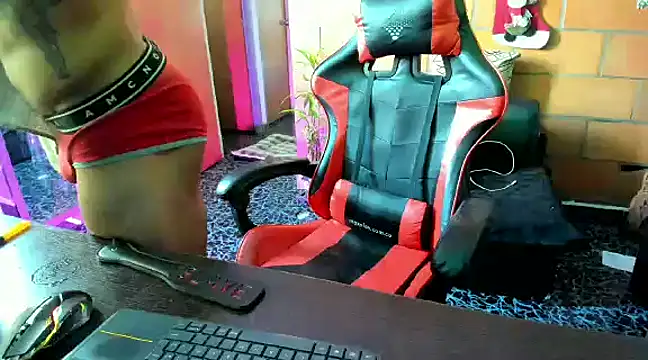 Snapshot of Adam_Valenciia chatting on February 2025 02:44:02 PM Adam Valenciia online show from February 2025 02:44:02 PM