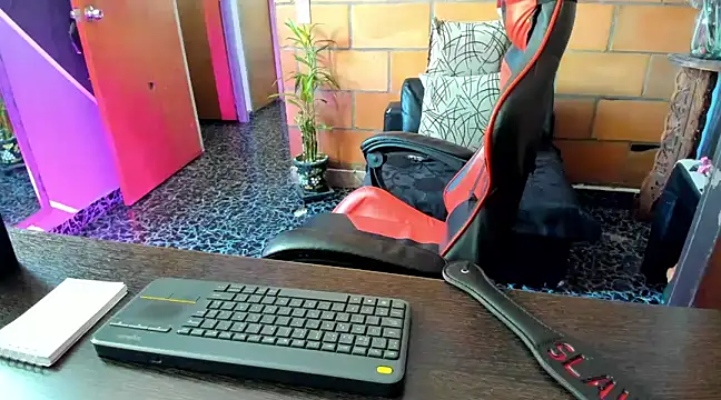 Snapshot of Adam_Valenciia chatting on February 2025 04:26:01 PM Adam Valenciia online show from February 2025 04:26:01 PM