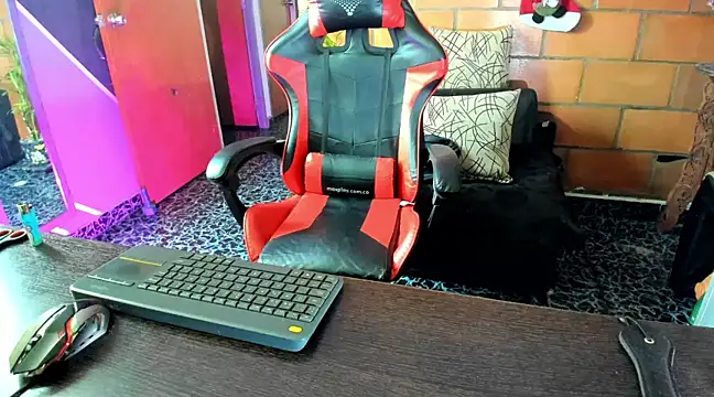 Snapshot of Adam_Valenciia chatting on February 2025 03:38:02 PM Adam Valenciia online show from February 2025 03:38:02 PM